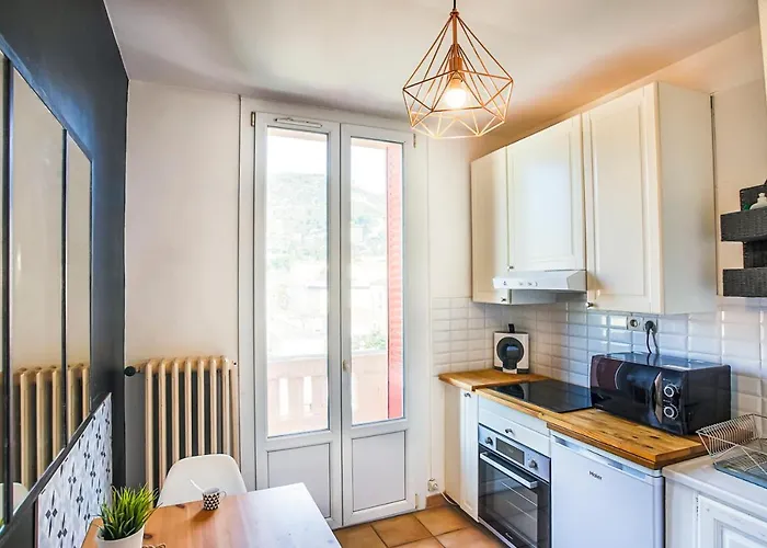 #4 Toulon Centre, Balcon, Vue Sur Corniche, Lumineux, Au Calme, Stationnement Facile & Gratuit