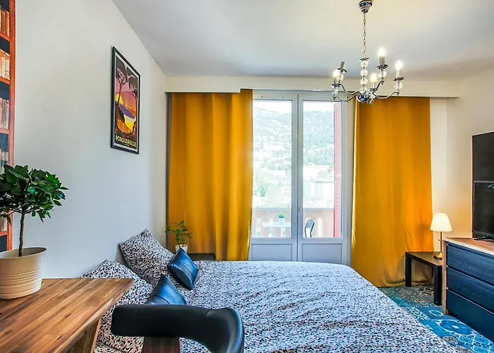 #4 Toulon Centre, Balcon, Vue Sur Corniche, Lumineux, Au Calme, Stationnement Facile & Gratuit
