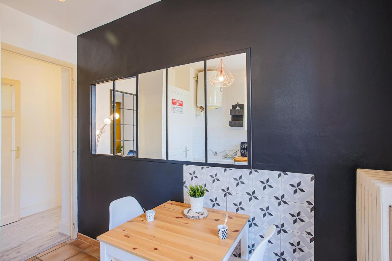 #4 Centre, Balcon, Vue Sur Corniche, Lumineux, Au Calme, Stationnement Facile & Gratuit Apartment