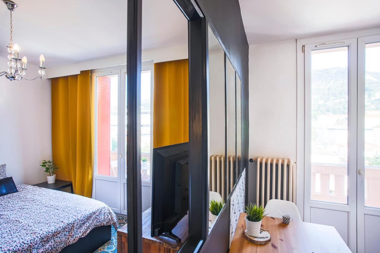 #4 Centre, Balcon, Vue Sur Corniche, Lumineux, Au Calme, Stationnement Facile & Gratuit Apartment *