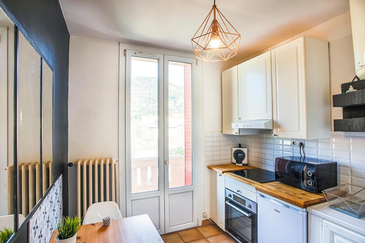 #4 Centre, Balcon, Vue Sur Corniche, Lumineux, Au Calme, Stationnement Facile&gratuit Appartement Toulon