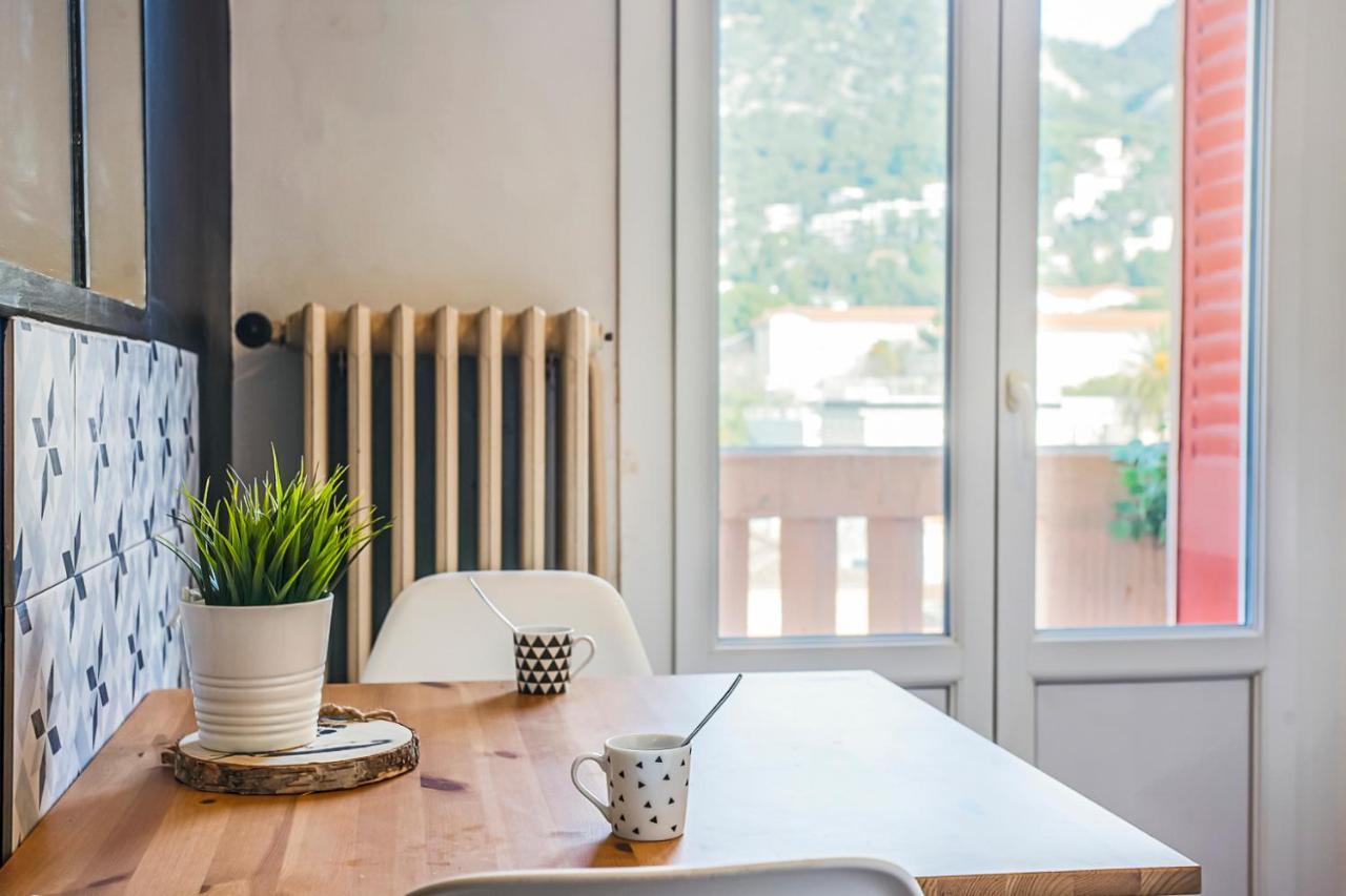 #4 Centre, Balcon, Vue Sur Corniche, Lumineux, Au Calme, Stationnement Facile & Gratuit Tolón